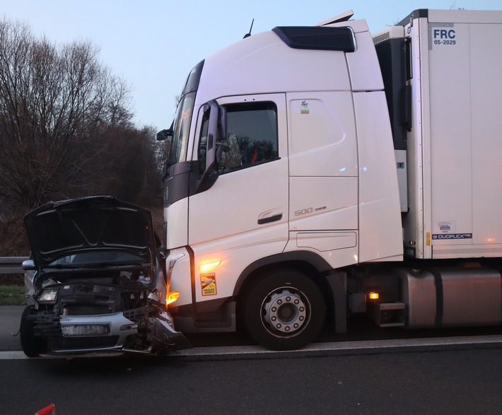 POL-BI: Betrunkener Skoda-Fahrer verursacht Unfall