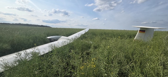 POL-HRO: Notlandung eines Segelflugzeuges endete glimpflich