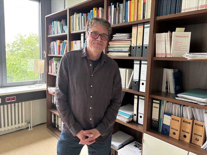 UOS fragt nach: Prof. Dr. Kai-Olaf Maiwald von der Universität Osnabrück über neue und alte Rollenbilder