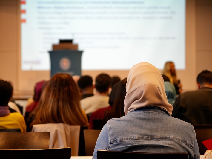 POL-WI: Veranstaltung des Arbeitskreises "Sicherheit für Alle": Austausch zum Thema "Tiktokisierung des Extremismus"