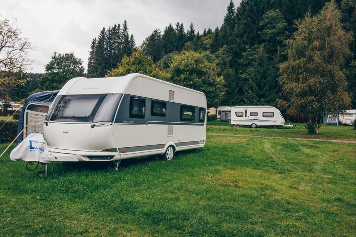 Fallende Blätter, sinkende Preise / Camping in der Nebensaison: Thüringen zweitgünstigstes Bundesland