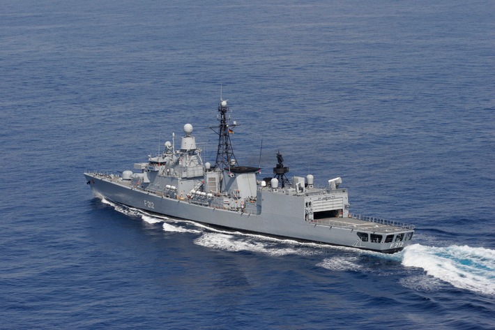 Deutsche Marine: Pressemeldung - Fregatte &quot;Karlsruhe&quot; leistet mehrmals Nothilfe gegen Piraten