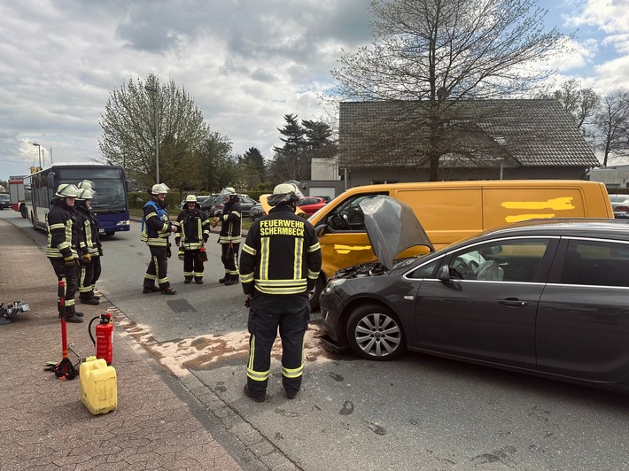 FW-Schermbeck: Auslaufende Betriebsmittel nach Verkehrsunfall