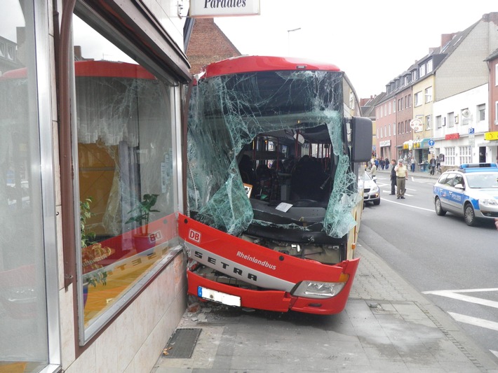 POL-DN: Busfahrer verstarb nach Verkehrsunfall