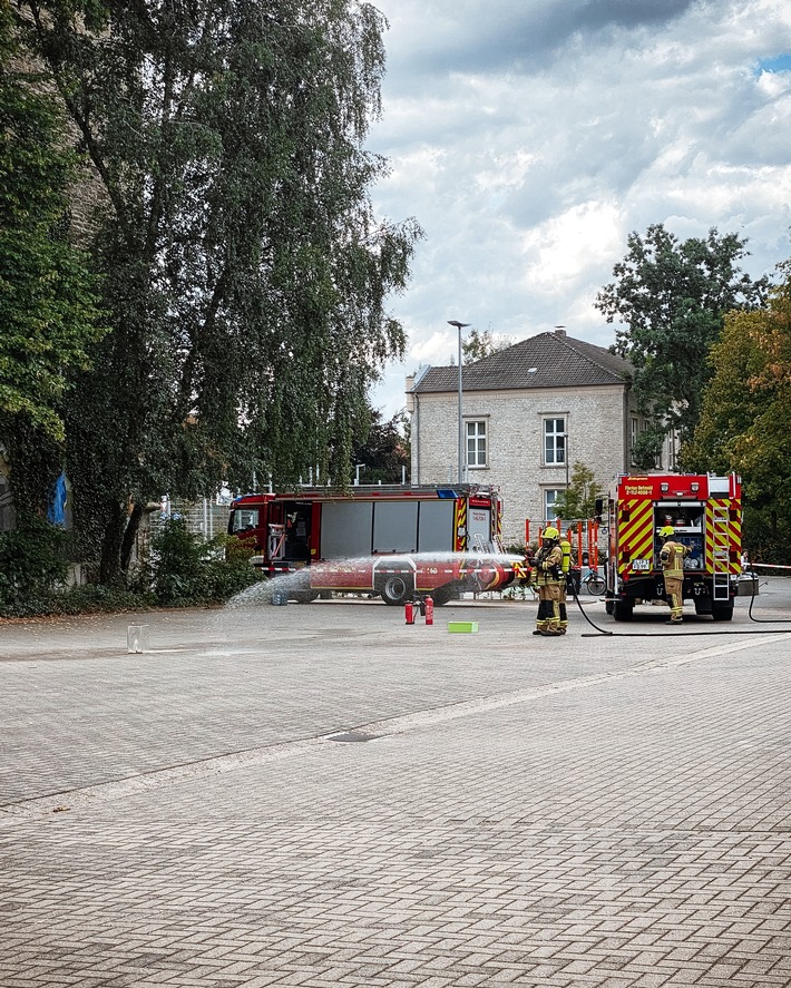 FW-DT: Einsatz am Gymnasium Leopoldinum - Natrium unschädlich gemacht