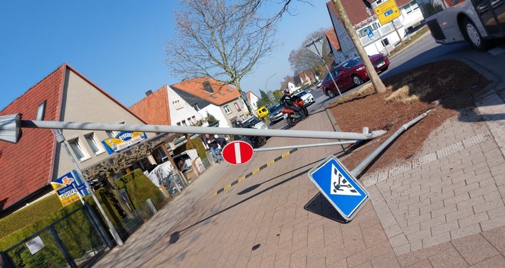 POL-NI: Witterungsbedingter Verkehrsunfall bei bestem Frühlingswetter