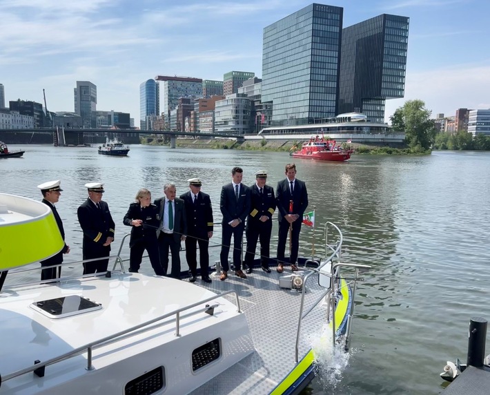 POL-DU: Duisburg/Düsseldorf: Modernstes Polizeiboot des Landes getauft - Neue &quot;WSP 2&quot; sorgt auf dem Rhein für Sicherheit