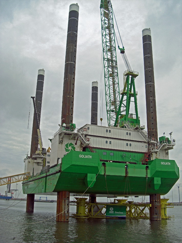 Erster Hammerschlag in der Nordsee / Bau des Trianel Windparks Borkum beginnt (mit Bild)