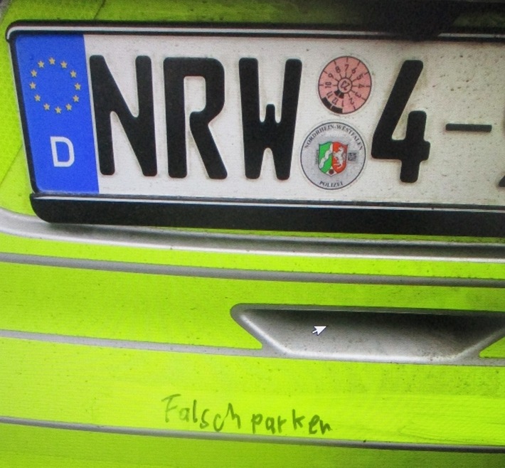 POL-HA: Streifenwagen der Polizei mit Filzstift beschmiert