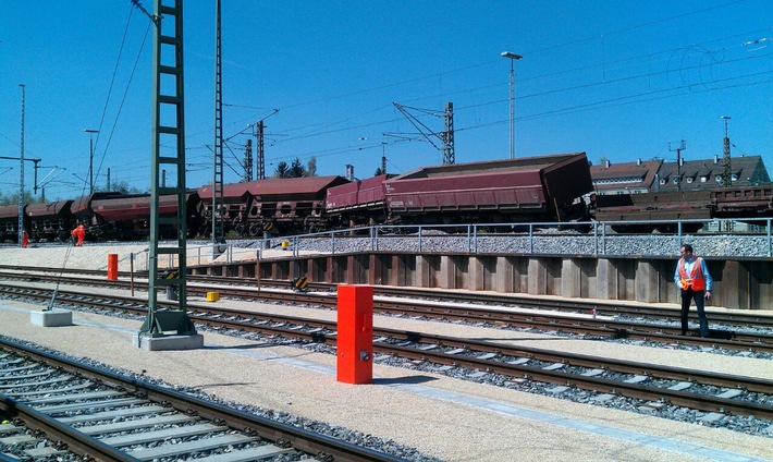 BPOLI S: Mehrere Güterwagen im Ulmer Güterbahnhof entgleist