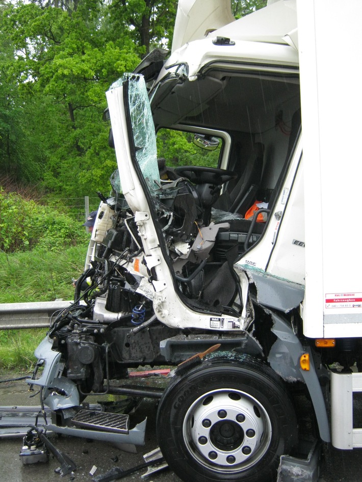 POL-WL: Lkw-Unfall sorgte für Behinderungen auf der A 1 - Zeugenaufruf -