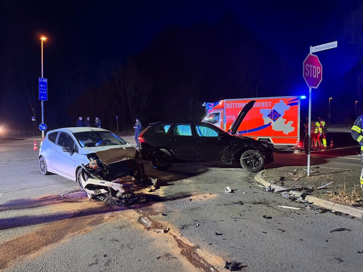 FW-EN: Verkehrsunfall auf Gevelsberger Straße