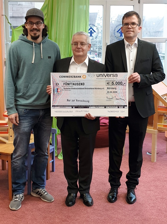 Spenden statt Schenken: uniVersa unterstützt Kinderschutzbund mit 5.000 Euro