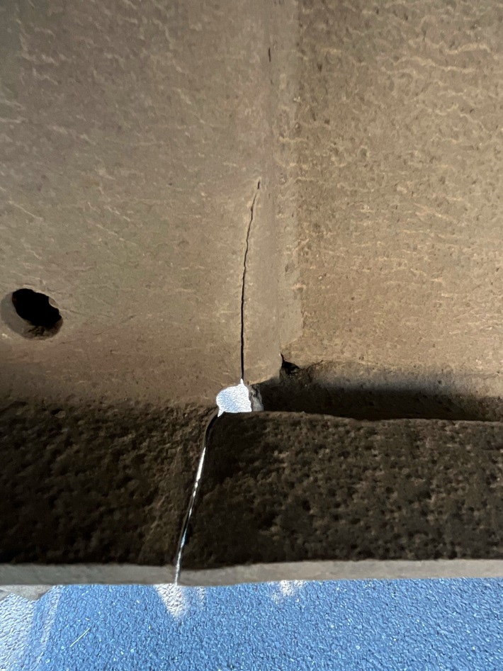 POL-BI: Gefährlichen Gefahrguttransport mit ätzender Flüssigkeit aus dem Verkehr gezogen