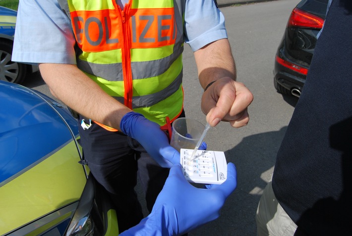 POL-NE: Bilanz einer Verkehrskontrolle - Drogentest fällt bei sechs Kraftfahrern positiv aus