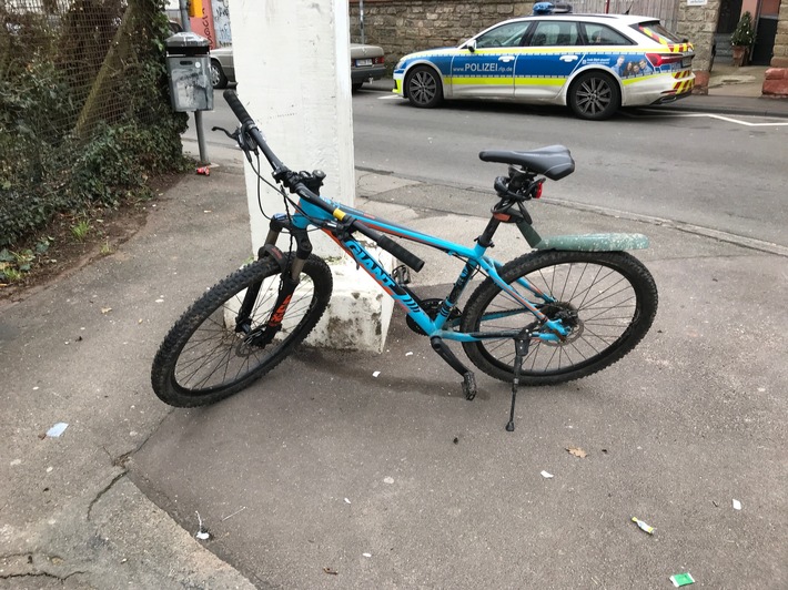 POL-PDTR: Verkehrsunfall mit Flucht in der Zeughausstraße - Radfahrer läuft nach Zusammenstoß davon