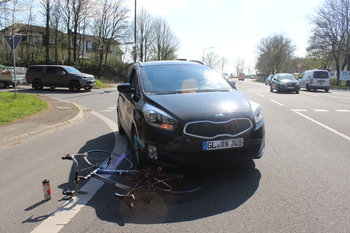 POL-RBK: Kürten - Tief stehende Sonne - Radfahrer schwer verletzt