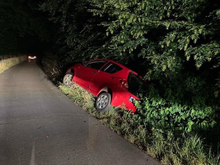 POL-NE: Polizei findet verlassenes Auto im Graben