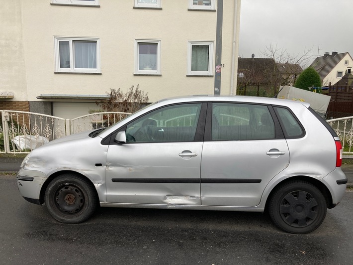 POL-KS: Linke Seite von geparktem VW Polo in Großenritte beschädigt: Ermittler suchen Zeugen nach Unfallflucht