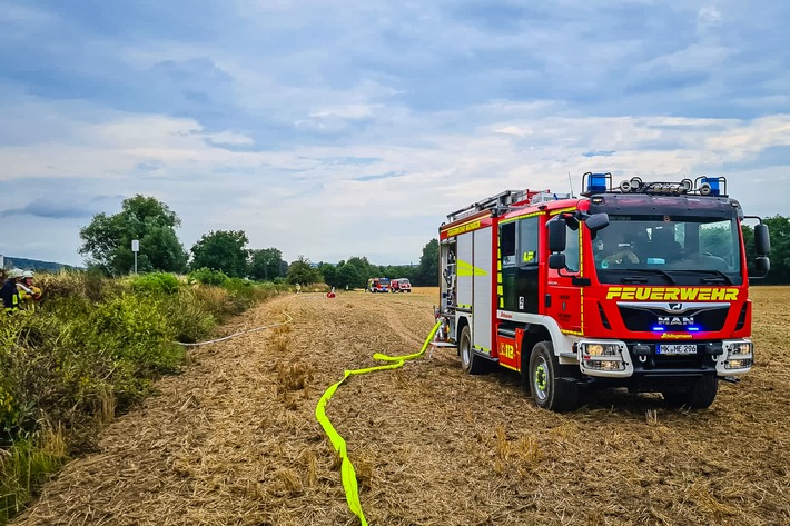 FW Menden: Flächenbrand am Bahndamm