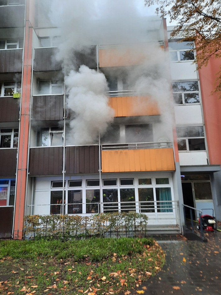 FW-OB: Küchenbrand im Mehrfamilienhaus auf der Bebelstr.