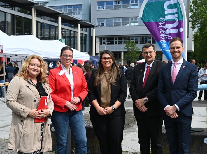 Dialog und Entdeckungen: Staatssekretärin Dr. Tamara Müller besucht Universität Koblenz zum Uni-Erlebnistag