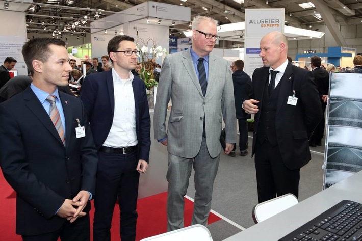 Allgeier Experts trifft Hessens Finanzminister auf der CeBIT