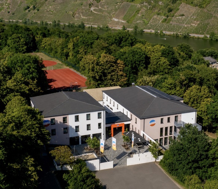 Feierliche Eröffnung der Mosel-Jugendherberge in Traben-Trarbach nach Modernisierung