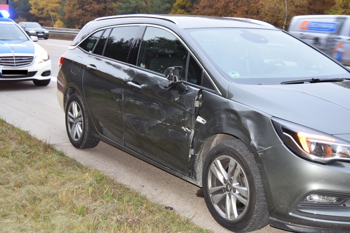 POL-PDKL: A6/Kaiserslautern, Gummifußmatte verursacht Verkehrsunfall