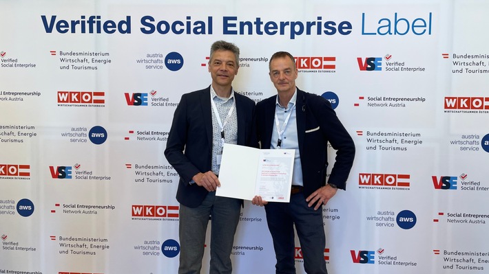 afb social & green IT mit dem Label "Verified Social Enterprise" ausgezeichnet / Prinzip Impact first: Inklusiver IT-Refurbisher überzeugt mit belegbarer Sozial- und Umweltwirkung