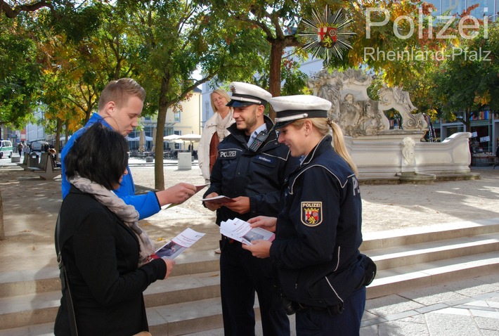 POL-PPTR: Polizei und Bürger im Dialog