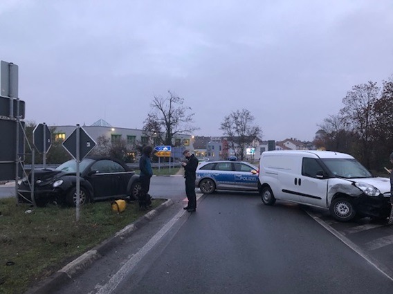 POL-PDWO: Worms - Autofahrer bei Frontalzusammenstoß verletzt