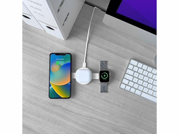 Gleichzeitig iPhone, Apple Watch und AirPods kabellos aufladen: Callstel 3in1-Ladegerät für iPhone, AirPods und Apple Watch, MagSafe, weiß/schwarz