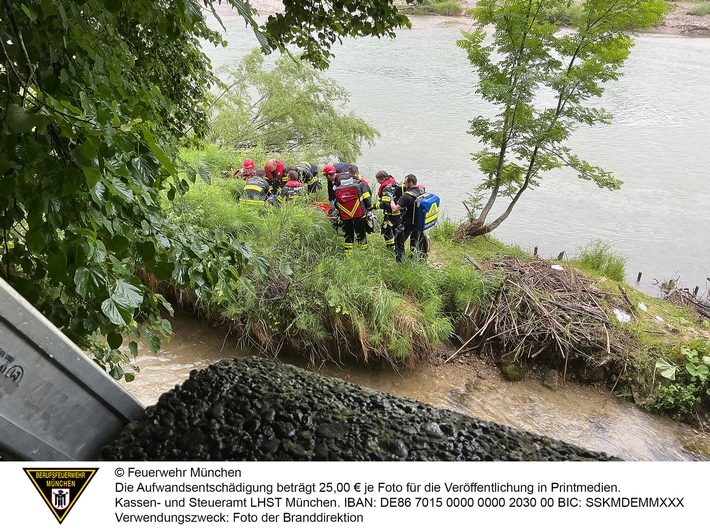 FW-M: Frau aus Isar gerettet (AU)