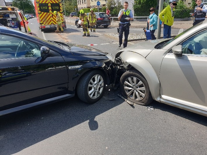 FW Ratingen: FW. Ratingen: Ratingen Innenstadt, 11.07.2020, 14:07, Europaring Verkehrsunfall, Person eingeklemmt