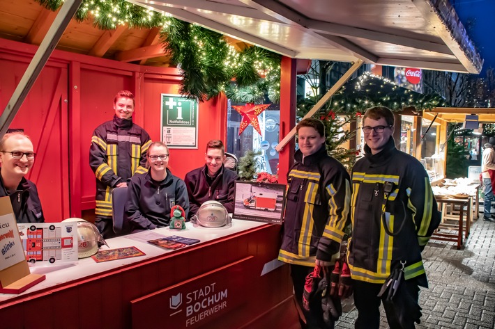FW-BO: Weihnachtsmarkt 2018 - Abschlussbilanz der Feuerwehr Bochum: 50 Einsätze und fast 2.000 verkaufte Notfalldosen