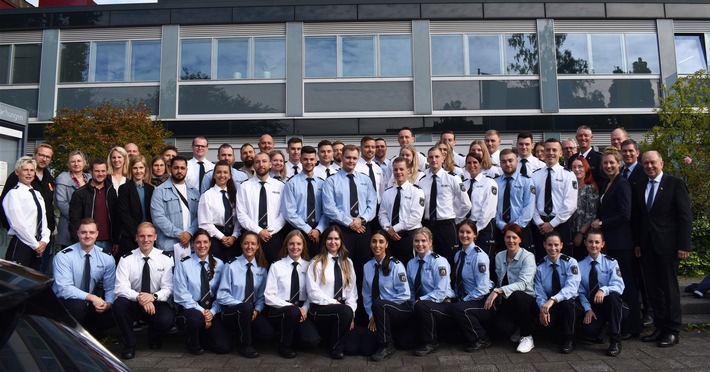 POL-PB: 48 neue Polizistinnen und Polizisten für die Kreispolizeibehörde Paderborn