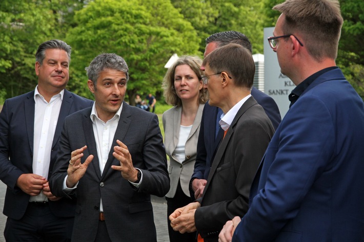 Bundesgesundheitsminister besucht Kinderklinik Sankt Augustin