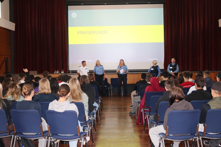 POL-KB: Bad Arolsen - "Cops im Dialog - Polizei und Schule im Austausch": Präventionsveranstaltung der Polizeidirektion Waldeck-Frankenberg mit Schülern der Kaulbachschule