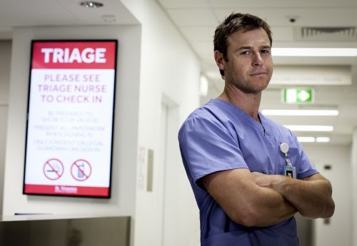 Vom arroganten Großstadtchirurgen zum Landarzt mit Charme: die australische Erfolgsserie "The Heart Guy" ab Montag, 15. Mai exklusiv auf Sky 1