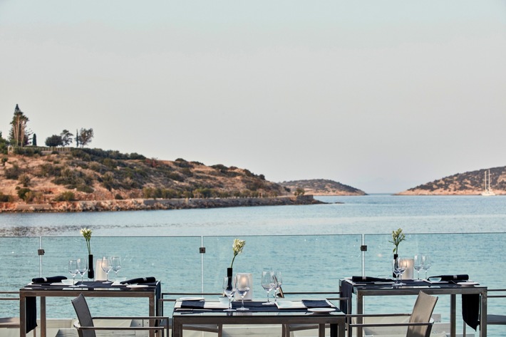 Minos Beach Art Hotel Kreta startet kulinarischen Sommer mit Athenian Waves – Exklusive Zusammenarbeit mit Spitzenköchen aus Athen