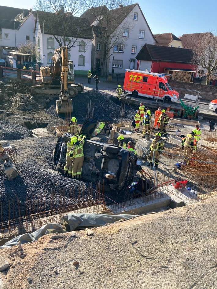 POL-SO: Verkehrsunfall auf Parkplatz - 91-Jährige leicht verletzt