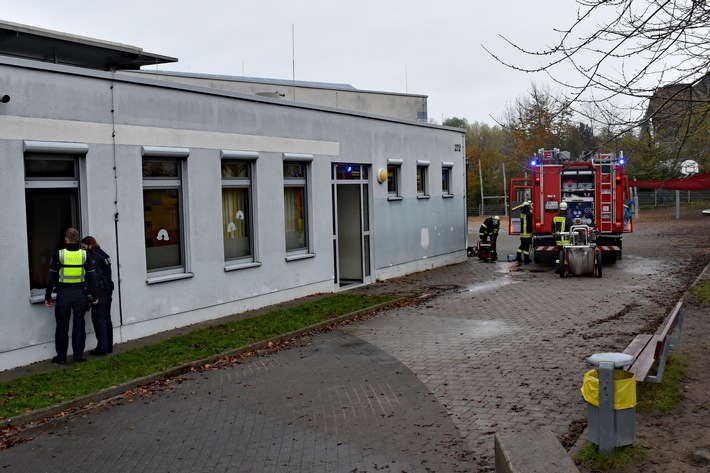 FW-DO: 11.11.2020 - FEUER IN HUSEN Brand in der Bücherei in einer Grundschule