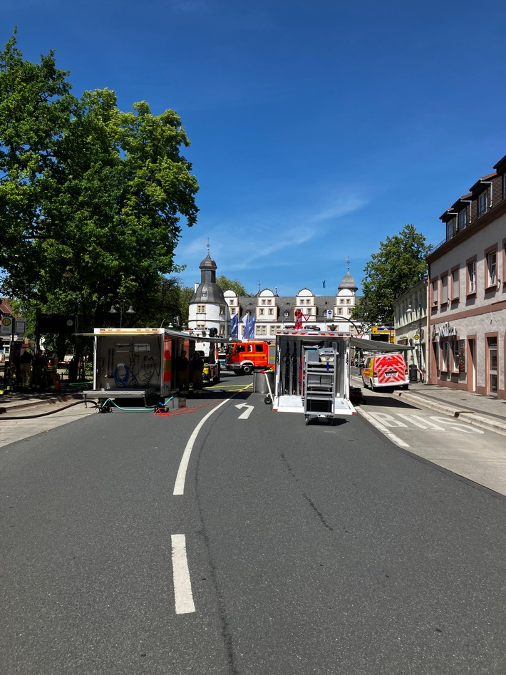 FW Paderborn: Gefahrstofffreisetzung in einem Ladenlokal in der Schloßstraße