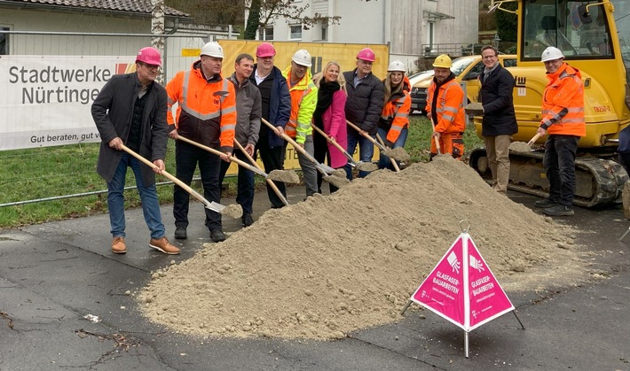 Spatenstich für Glasfaserausbau in Nürtingen: Bürgerinnen und Bürger in Nürtingen profitieren von starker Partnerschaft