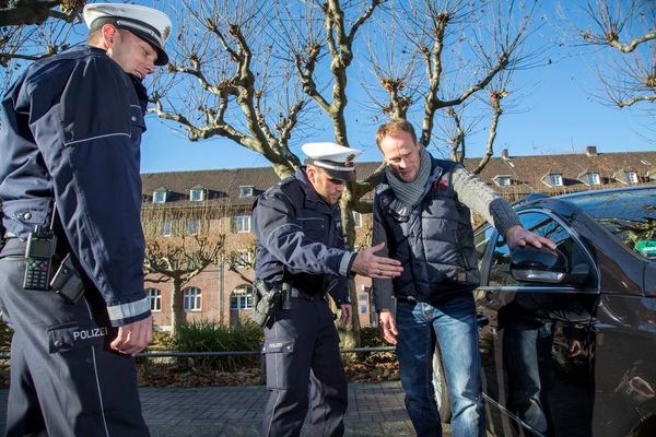 POL-REK: 170801-3: Unfall nicht bemerkt/ Pulheim