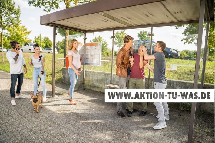 Bundespolizeidirektion München: Gemeinsam für mehr Zivilcourage - Eine Aktion von der Bundespolizeiinspektion Waldmünchen und der Plan Aktionsgruppe Regensburg