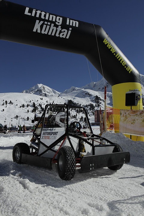 RACE-4-KIDS on Snow - Kartrennfieber und eine außergewöhnliche
Flugshow im Kühtai - BILD