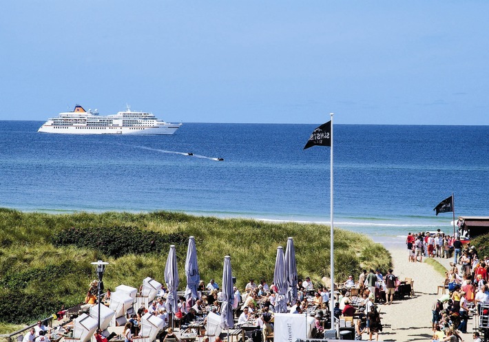 "MS EUROPA meets Sansibar 2009": Sommerfest mit Artisten und Prominenz vor Sylt (Mit Bild)