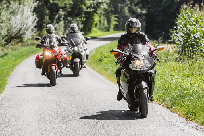 Verbrauchertipp der LVM Versicherung: Kein Kostenrisiko eingehen / Richtig versichert mit dem Motorrad unterwegs